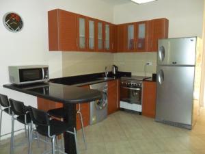 Kuchyň nebo kuchyňský kout v ubytování SS1088 Golf heights 2 bedroom sea view apartment