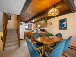 Dapur atau dapur kecil di Meadow Ridge Court 28 Unit 6