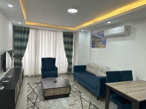 Телевизор и/или развлекательный центр в Nurel Shark Residence