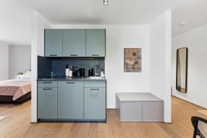 limehome Bad Hall Hauptplatz的厨房或小厨房