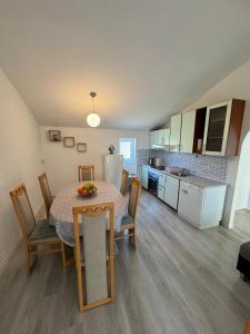 Η κουζίνα ή μικρή κουζίνα στο Apartments Gašparić