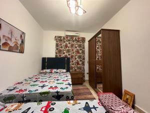 Postel nebo postele na pokoji v ubytování بلومار Blumar