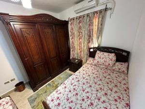 Postel nebo postele na pokoji v ubytování بلومار Blumar
