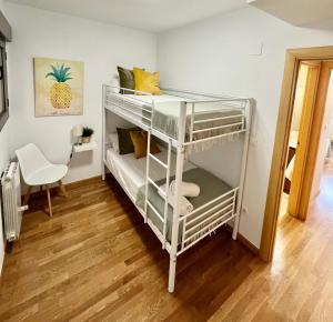 En eller flere senge i et værelse på Apartamento Vive Zaragoza IV