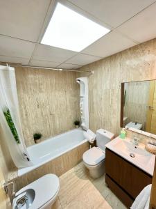 Et badeværelse på Apartamento Vive Zaragoza IV + 41 billeder