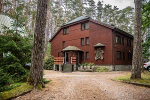 Hoone, kus hommikusöögiga majutusasutus asub