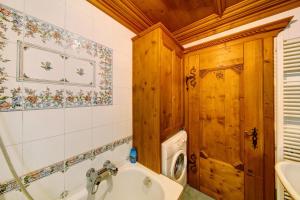 Koupelna v ubytování Appartamento Ai Frassini a Vinigo + 16 fotografií