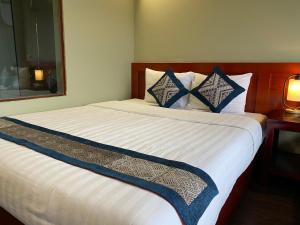 Postel nebo postele na pokoji v ubytování Botanic Sapa Hotel