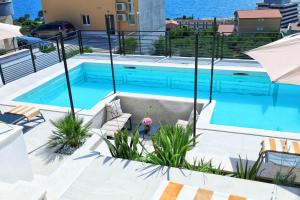 Bazén v ubytovaní Luxury Holiday Home Dioniz alebo v jeho blízkosti