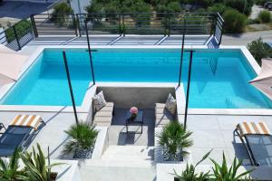 Bazén v ubytovaní Luxury Holiday Home Dioniz alebo v jeho blízkosti