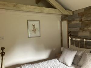 Ένα ή περισσότερα κρεβάτια σε δωμάτιο στο Annie's Cottage