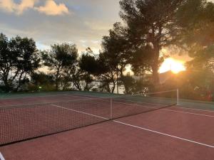 Tenis dan/atau kemudahan skuasy di Exclusif accès mer à Ramatuelle atau berdekatan