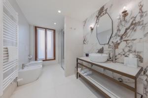 A bathroom at 312 Piazza San Marco