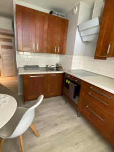 Kuchyňa alebo kuchynka v ubytovaní Apartament Morska