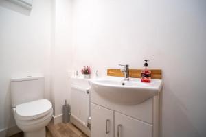 Galeriebild der Unterkunft Lupin Farm Barn - New Barn Conversion in Kings Bromley + 32 Fotos