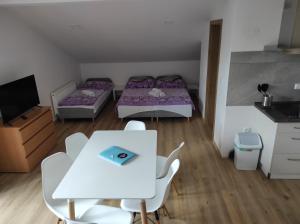 Postel nebo postele na pokoji v ubytování Pension Imlauf + 37 fotografií