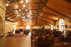 Un restaurant sau alt loc unde se poate mânca la Sangar Gala Resort Hotel