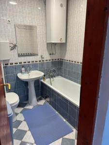 Un baño de Apartmani Rakić