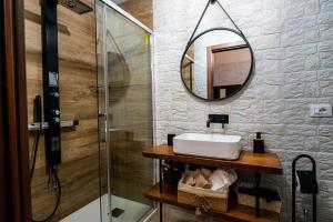 Ένα μπάνιο στο Room-Antica