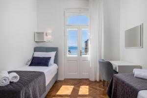 Ένα ή περισσότερα κρεβάτια σε δωμάτιο στο Dana Opatija +37 φωτογραφίες