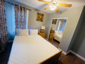 a bedroom with a bed and a ceiling fan at Holiday Home 7865LL in Niagara Falls