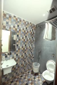 Gallery image of Hotel KANDA CONTINENTAL 50 Mtr from golden temple in Amritsar