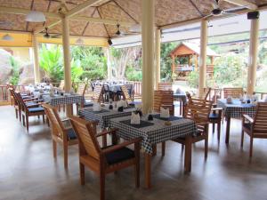 Restoran atau tempat makan lain di Flower Paradise Bungalows & Swiss Restaurant Roestiland