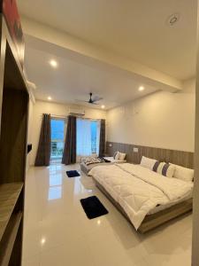 a large bedroom with two beds and a television at Hotel Kalyani in Nandaprayāg +19 photos