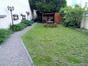 Ogród w obiekcie Le gîte embarqué - Géré par Presta-Zen'Services - Barque électrique en supplément