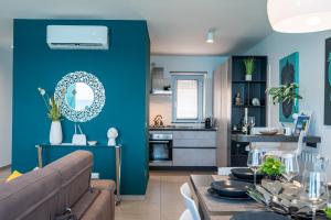Kuchyňa alebo kuchynka v ubytovaní "I MORI LUXORY APARTMENTS" - Attico mansardato con incantevole vista mare