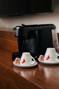 Příslušenství pro přípravu čaje a kávy v ubytování Yerevan Place Hotel
