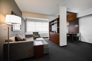 Posezení v ubytování Yerevan Place Hotel + 37 fotografií