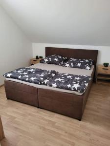 Postel nebo postele na pokoji v ubytování Vysočina, Fryšava 199 - Chalupa pod kopcem