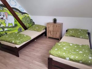 Postel nebo postele na pokoji v ubytování Vysočina, Fryšava 199 - Chalupa pod kopcem