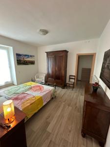 Giường trong phòng chung tại Borgo nel Vigneto