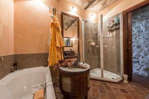 a large bathroom with a tub and a shower at Il Casolare delle Fiabe in Casole dʼElsa