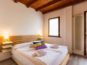 Postel nebo postele na pokoji v ubytování Apartment Chicca by Interhome