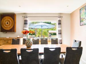 Posezení v ubytování Holiday Home Villa Les Oliviers by Interhome + 35 fotografií