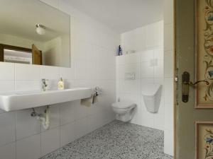 Koupelna v ubytování Holiday Home Gasser-2 by Interhome
