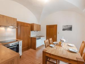 Kuchyňa alebo kuchynka v ubytovaní Apartment Rübezahl-2 by Interhome