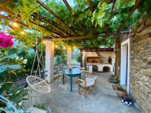 Gallery image of Lena & Louis in Andros