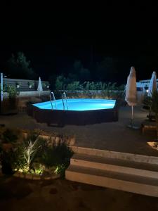 Der Swimmingpool an oder in der Nähe von Apartmani Merica