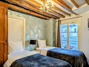 En eller flere senge i et værelse på Opera Louvre HolidayApartment