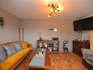 TV a/nebo společenská místnost v ubytování Holiday Home Selma by Interhome