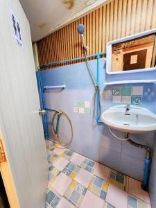 Ένα μπάνιο στο 109 Homely Apartment Free Wi-Fi Near BTS