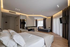 TV a/nebo společenská místnost v ubytování AMI MAR Hotel + 37 fotografií