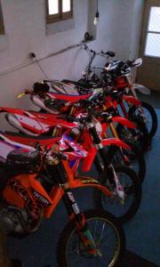 a row of motorcycles parked in a garage at Chambres d'hôtes Notre Paradis in Dun-sur-Meuse