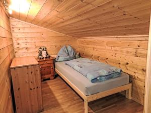 Postel nebo postele na pokoji v ubytování Holiday Home zur schönen Aussicht by Interhome
