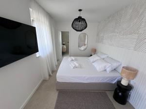 Postel nebo postele na pokoji v ubytování Villa Plesa with office and private pool + 37 fotografií