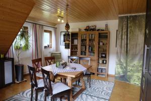 Knihovna v apartmánu
